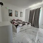 2 Bedroom In Bugibba Lägenhet *