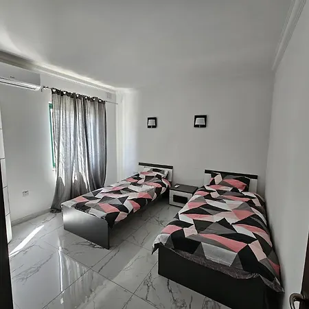 2 Bedroom In Bugibba * セント・ポールズ・ベイ