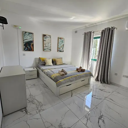 2 Bedroom In Bugibba * خليج سانت بول